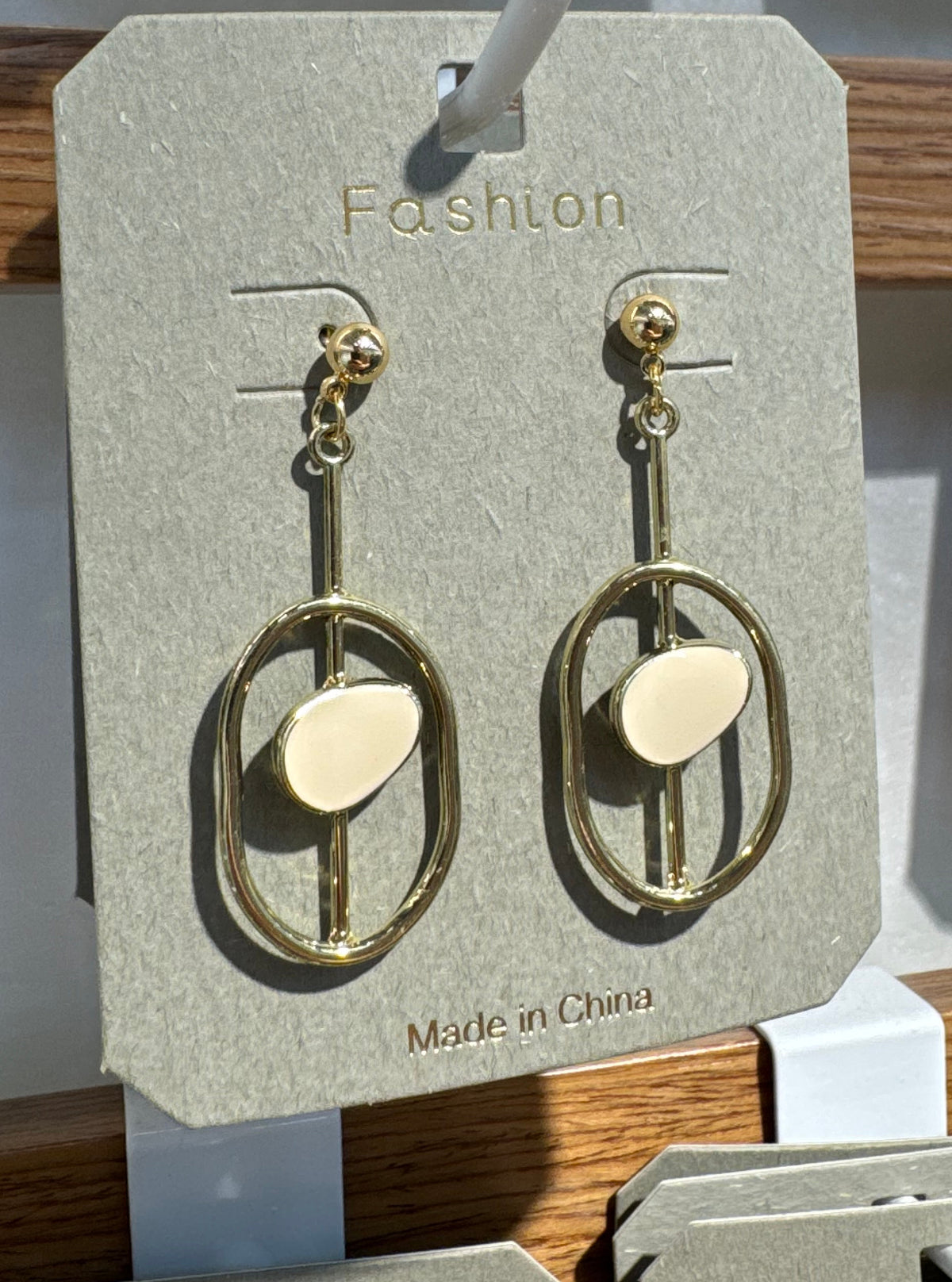 Cream Center Oval Frame Earrings - W3-0276
