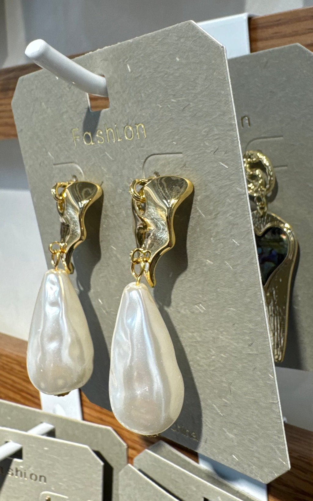 Sculpted Stud Pearl-Style Earrings - W3-0283