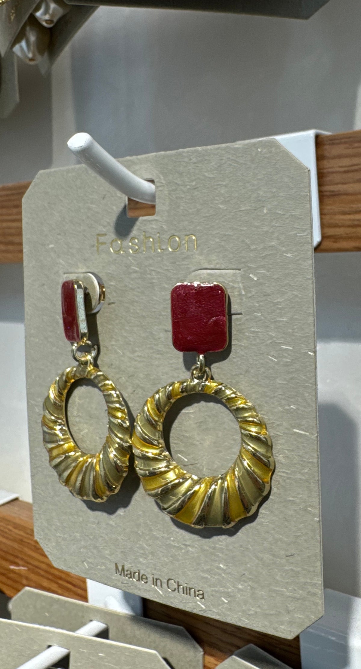 Red Stud Twisted Ring Earrings - W3-0286