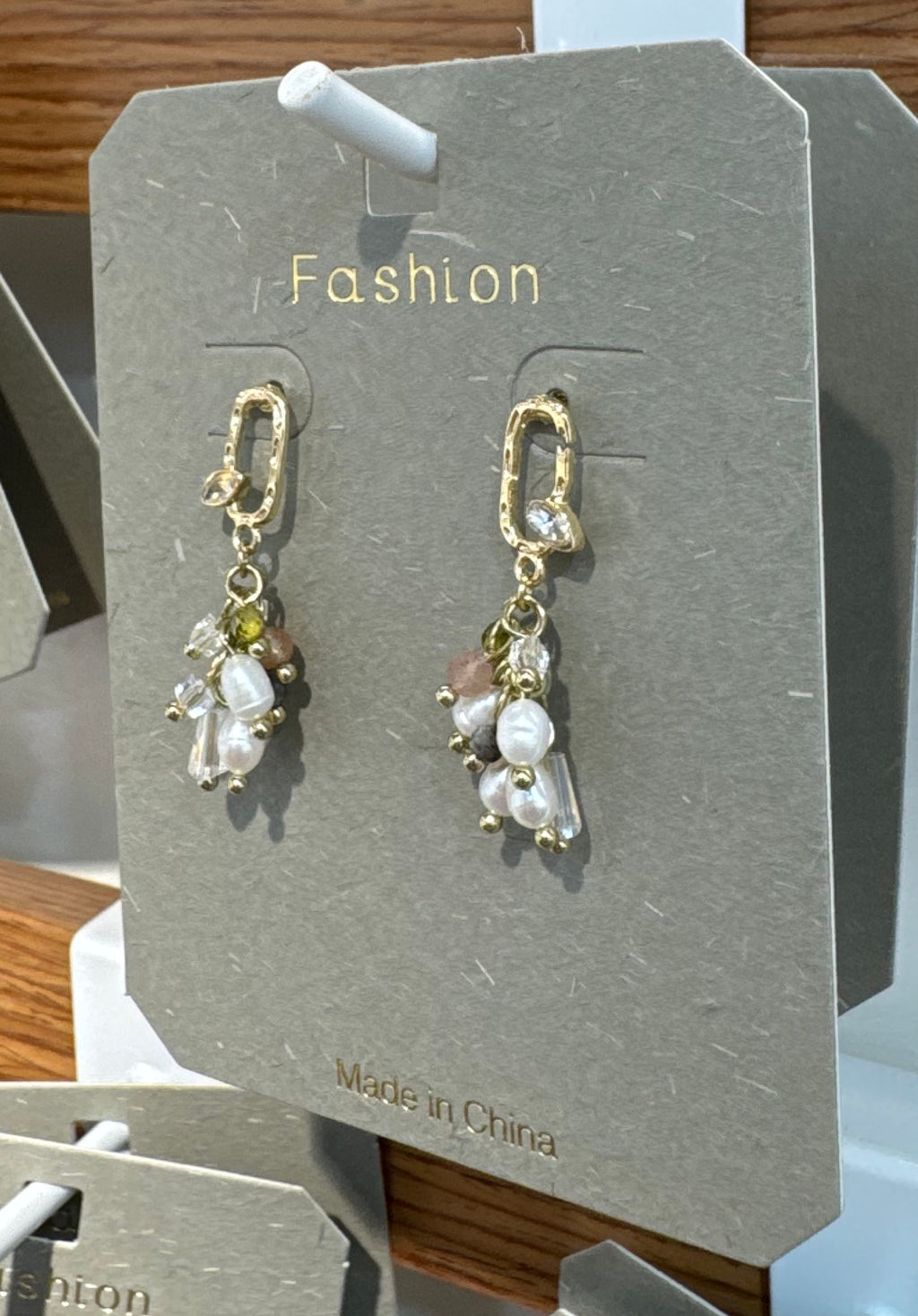 White Bead Cluster Link Earrings - W3-0287
