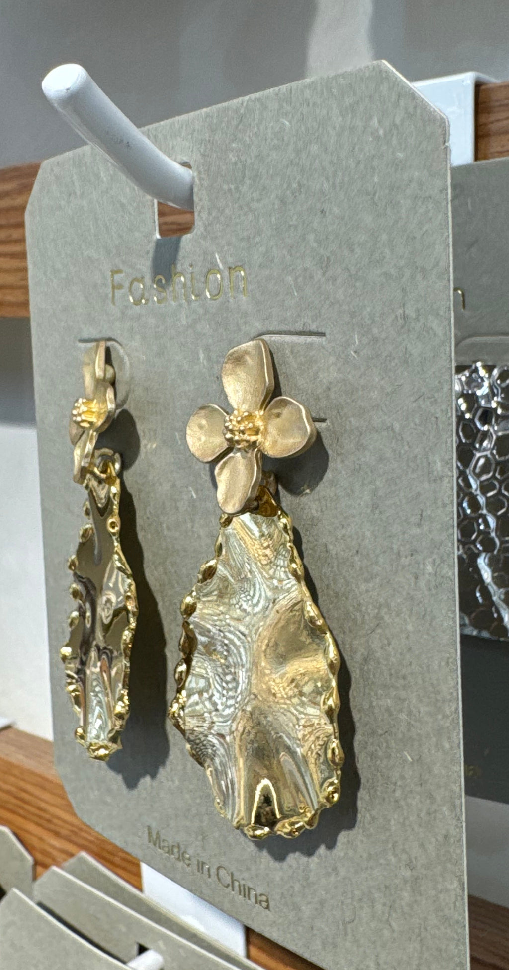 Flower Ripple Teardrop Earrings - W3-0307