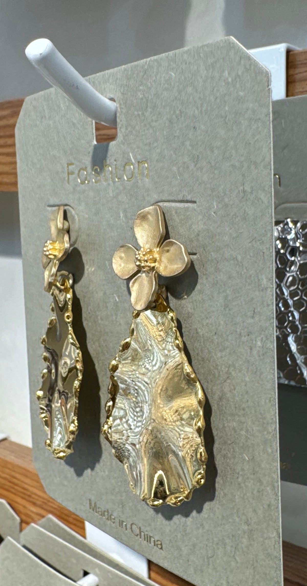 Flower Ripple Teardrop Earrings - W3-0307