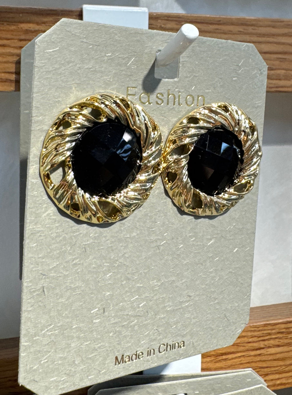 Black Center Twisted Stud Earrings - W3-0313