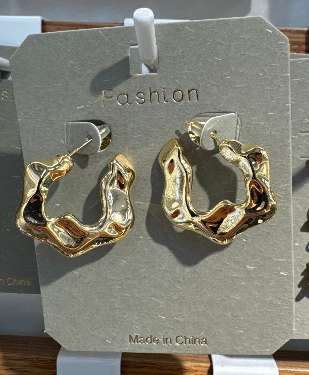 Sculptural Wavy Hoop Earrings - W3-0321