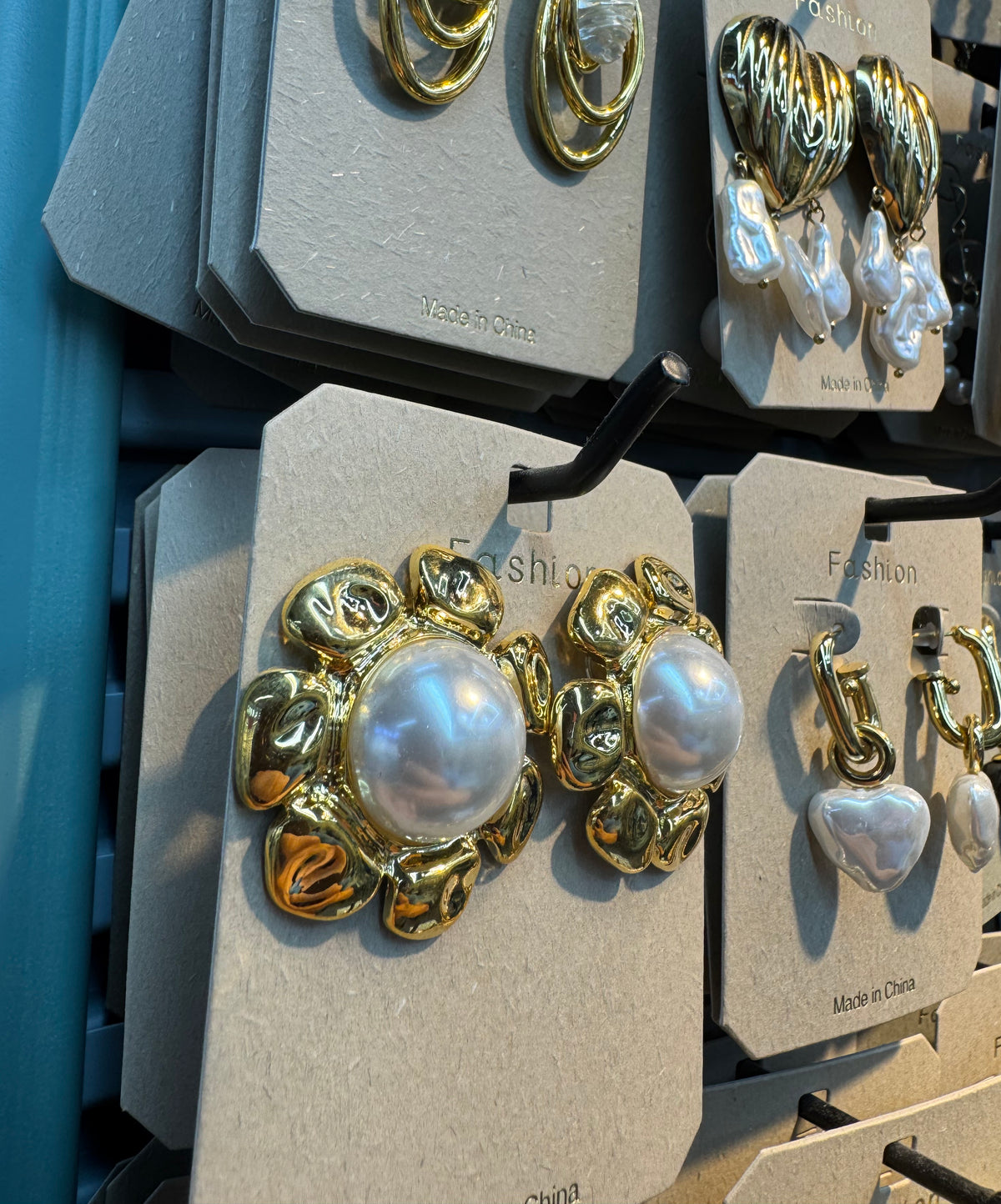 Floral Frame Pearl Stud Earrings - W3-0374