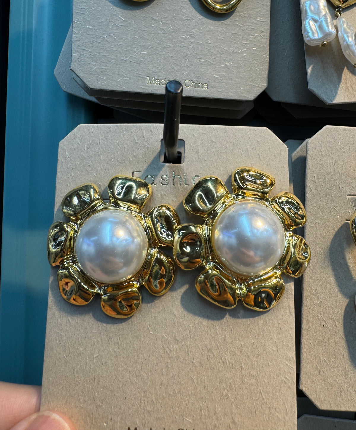 Floral Frame Pearl Stud Earrings - W3-0374