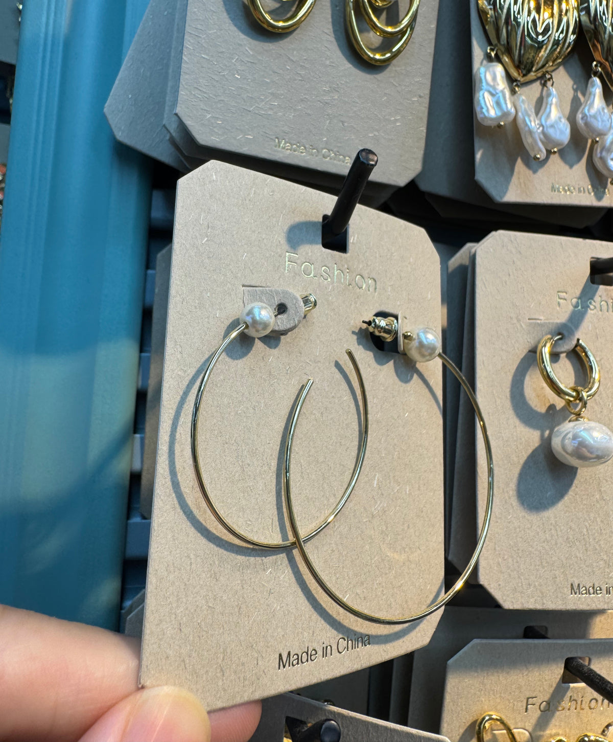 Pearl Flower Thin Hoop Earrings - W3-0376