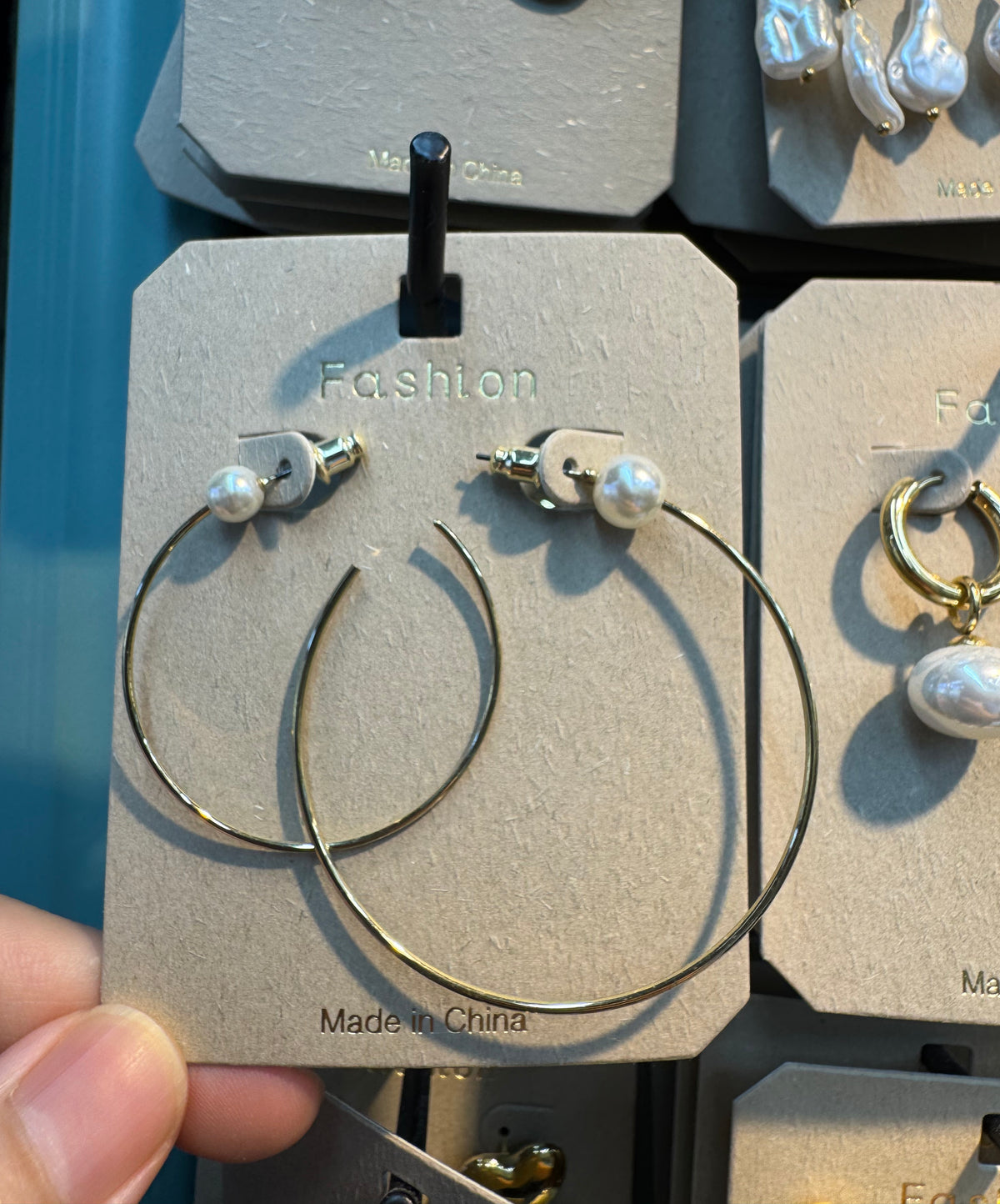 Pearl Flower Thin Hoop Earrings - W3-0376