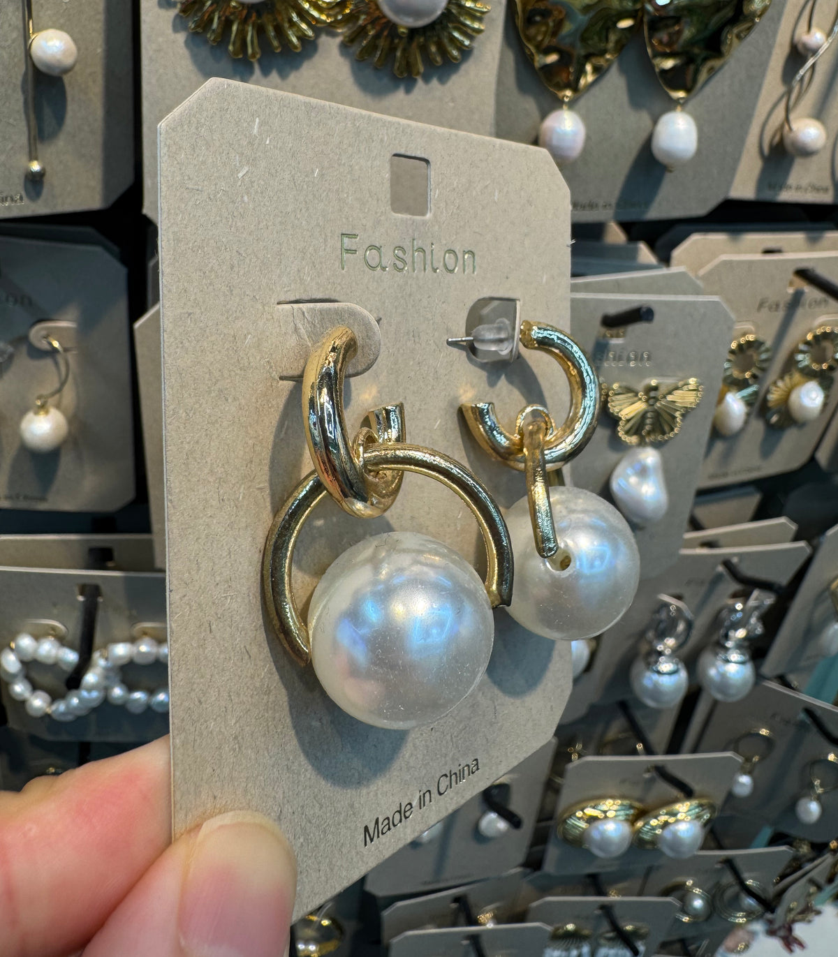Sculpted Loop Pearl Earrings - W3-0381
