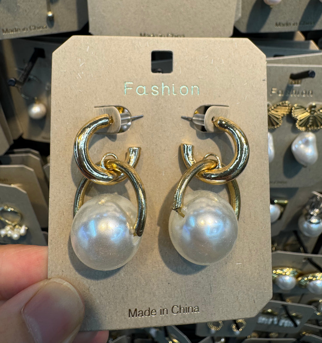 Sculpted Loop Pearl Earrings - W3-0381