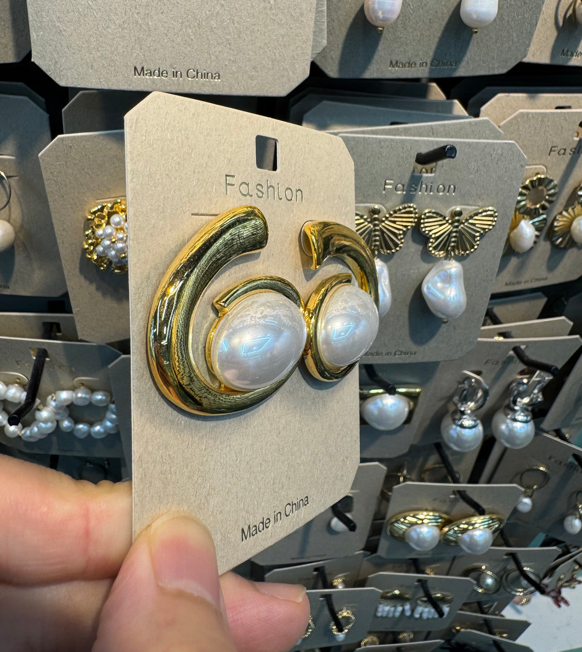 Curved Oval Pearl Stud Earrings - W3-0385
