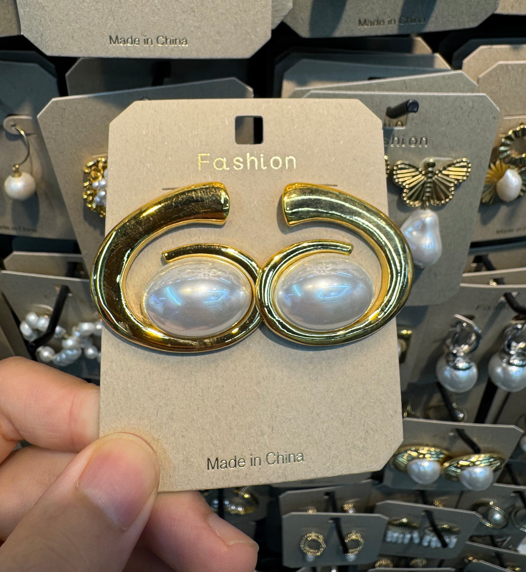 Curved Oval Pearl Stud Earrings - W3-0385