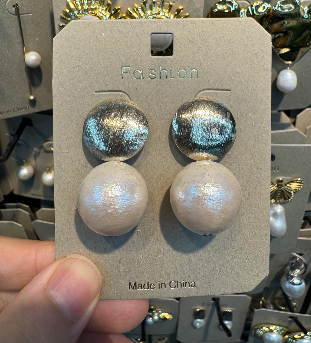 Metal Dome Pearl Drop Earrings - W3-0386