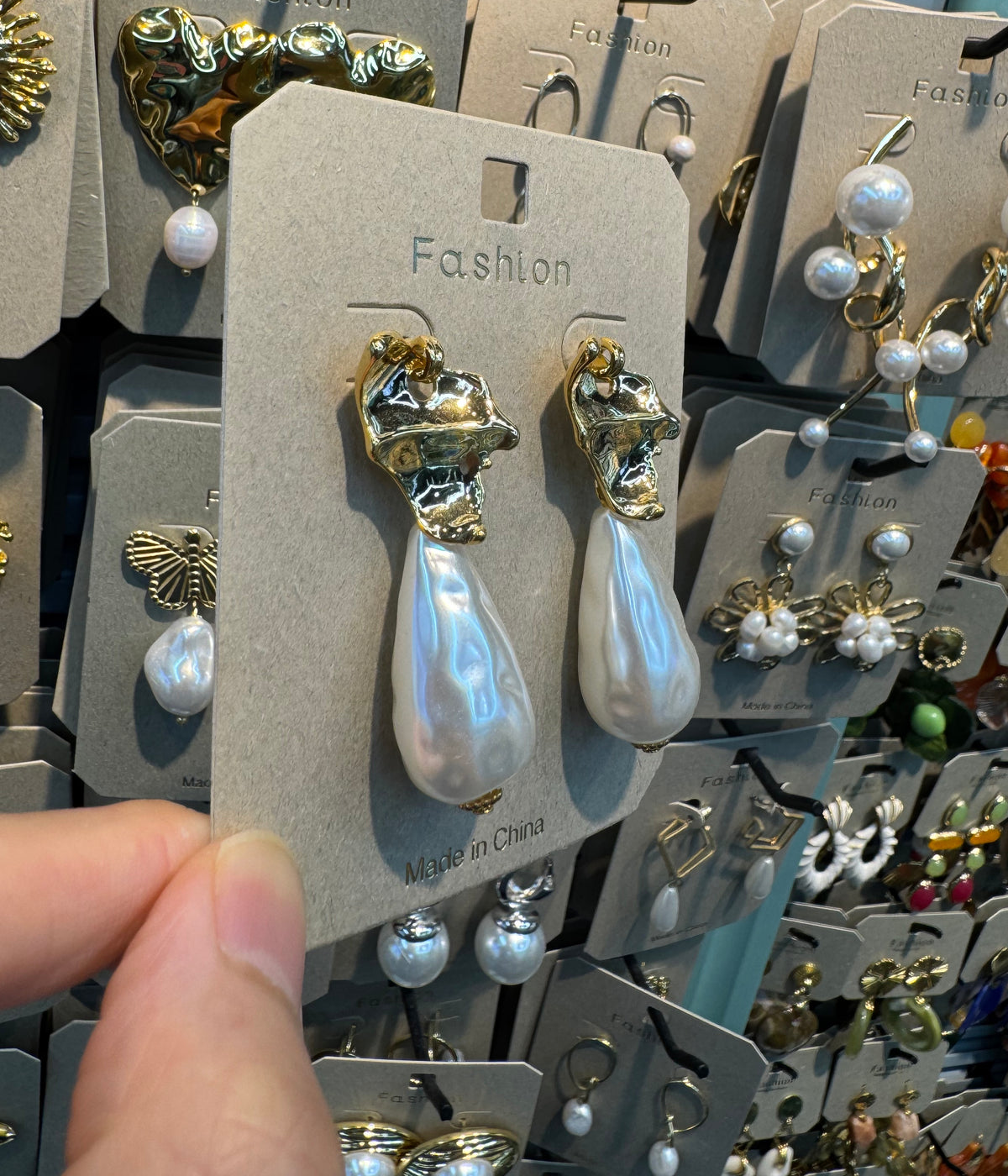 Sculpted Top Pearl Drop Earrings - W3-0394