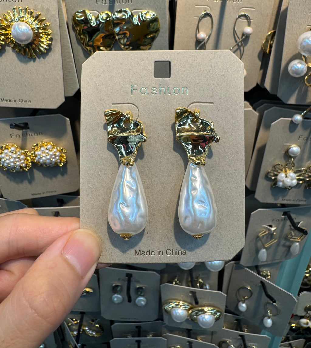 Sculpted Top Pearl Drop Earrings - W3-0394