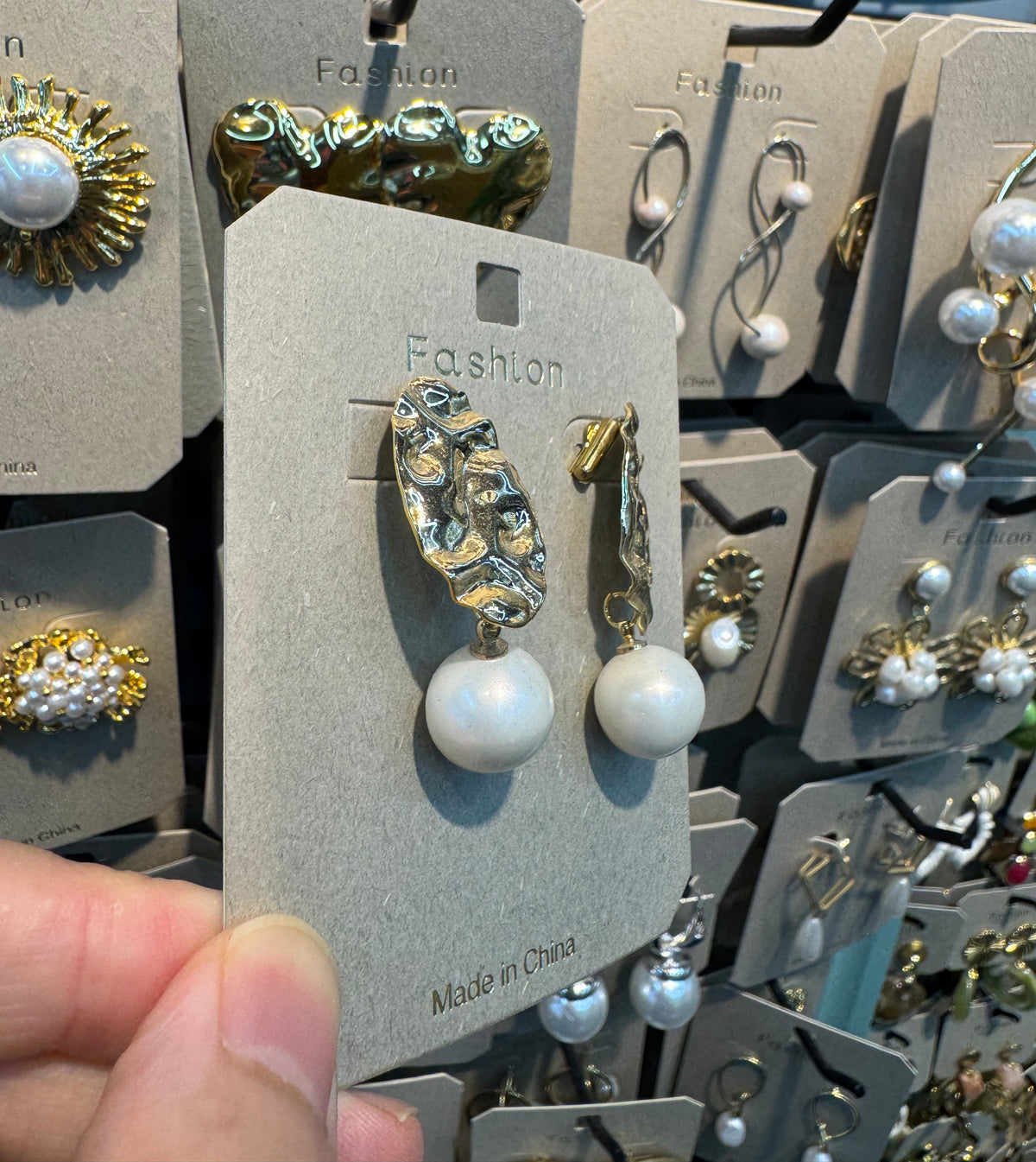 Textured Bar Pearl Drop Earrings - W3-0395