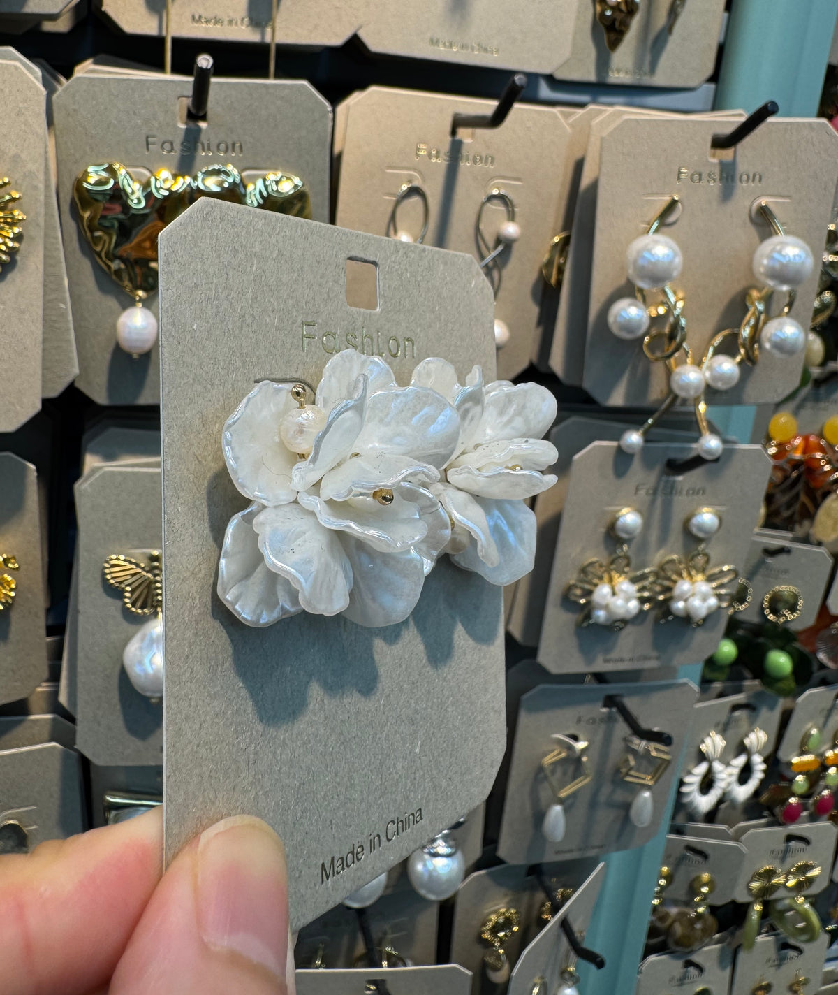 White Floral Cluster Studs - W3-0397