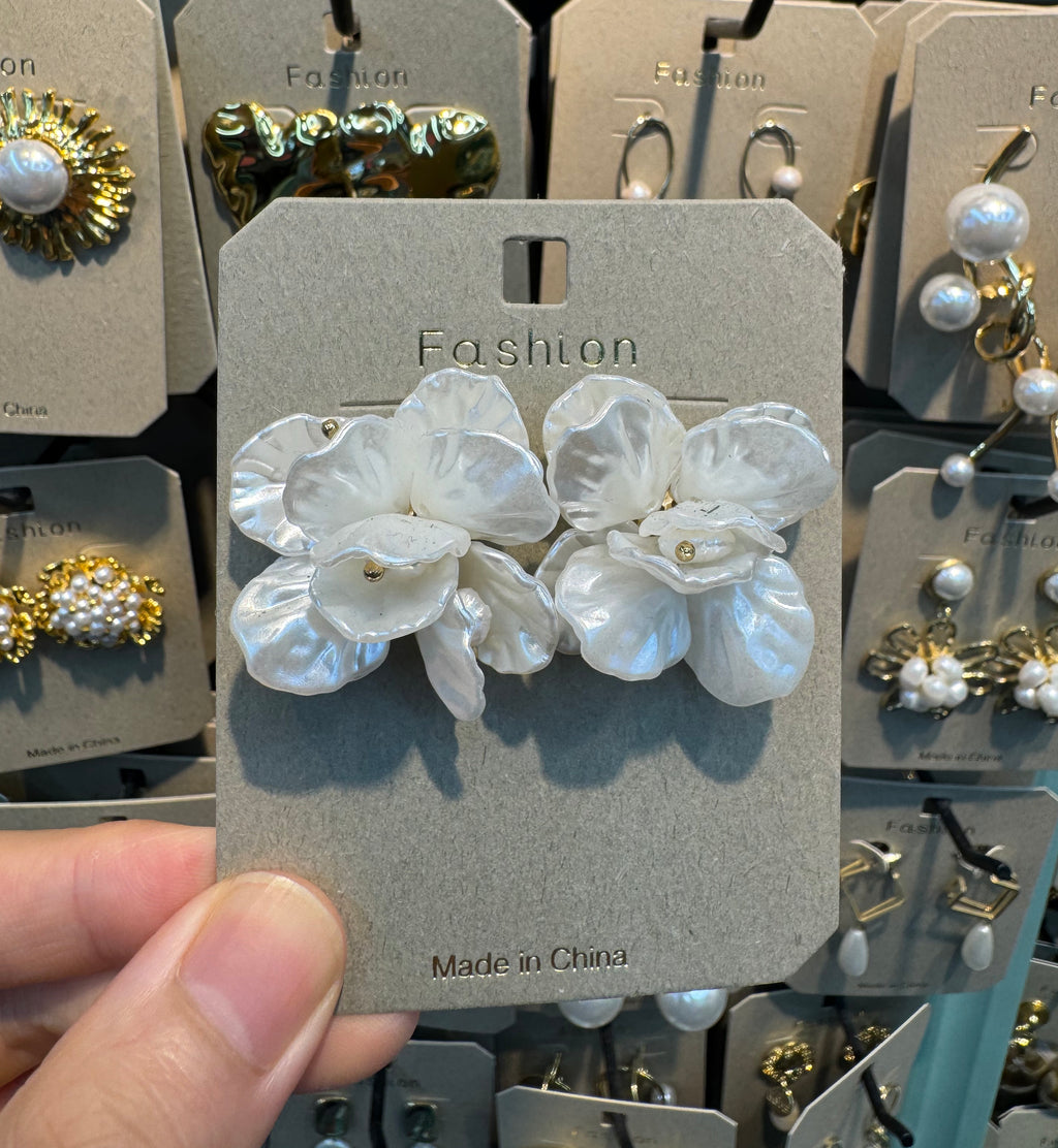 White Floral Cluster Studs - W3-0397