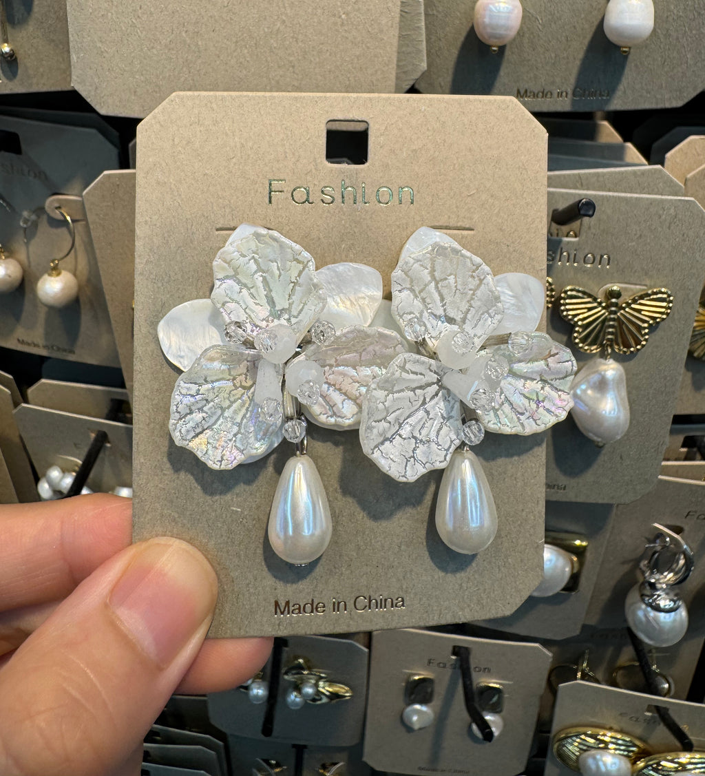 White Flower Pearl Drop Earrings - W3-0402