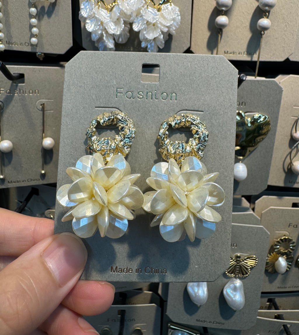 Sculpted Top Floral Drop Earrings - W3-0403