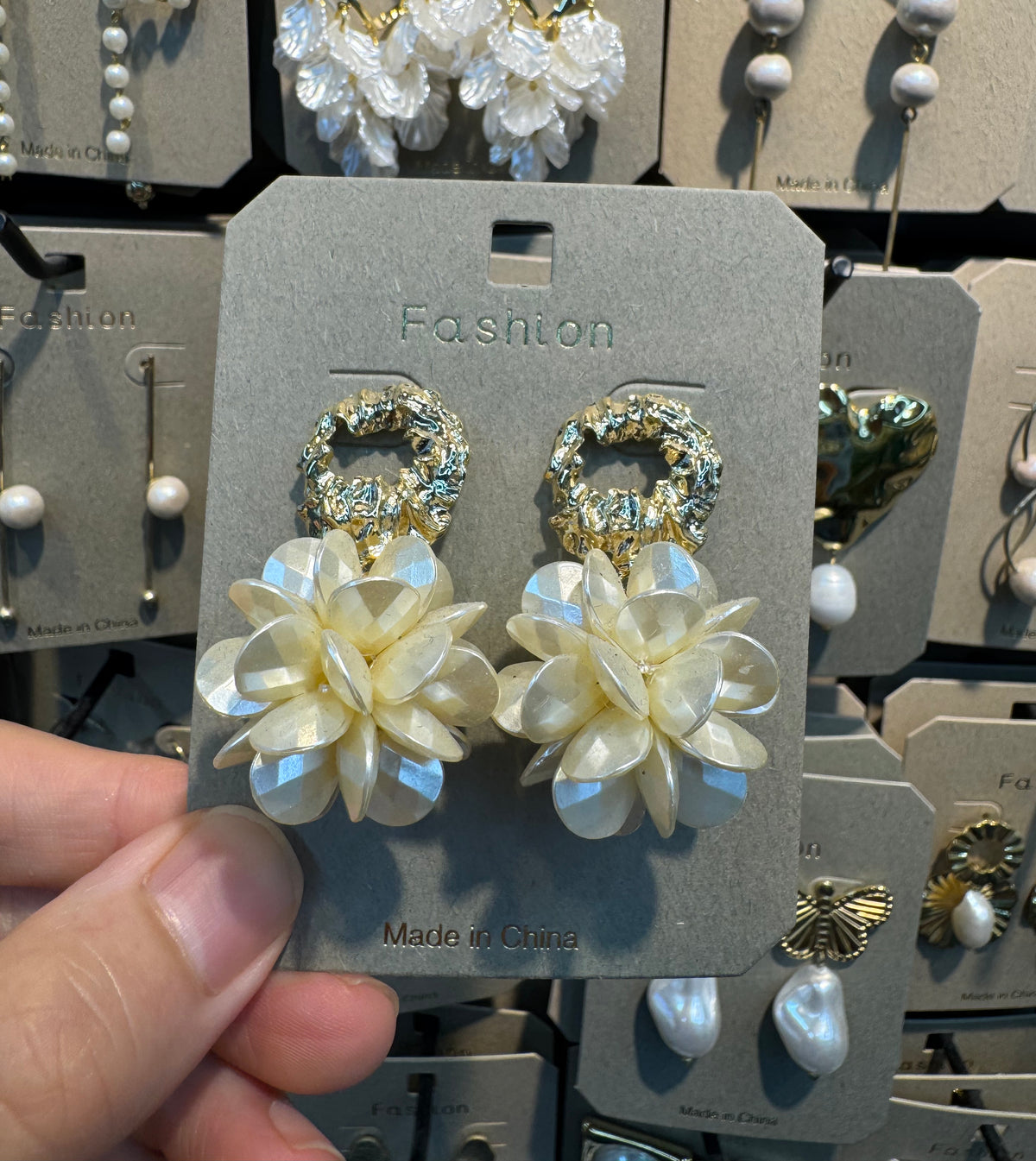 Sculpted Top Floral Drop Earrings - W3-0403