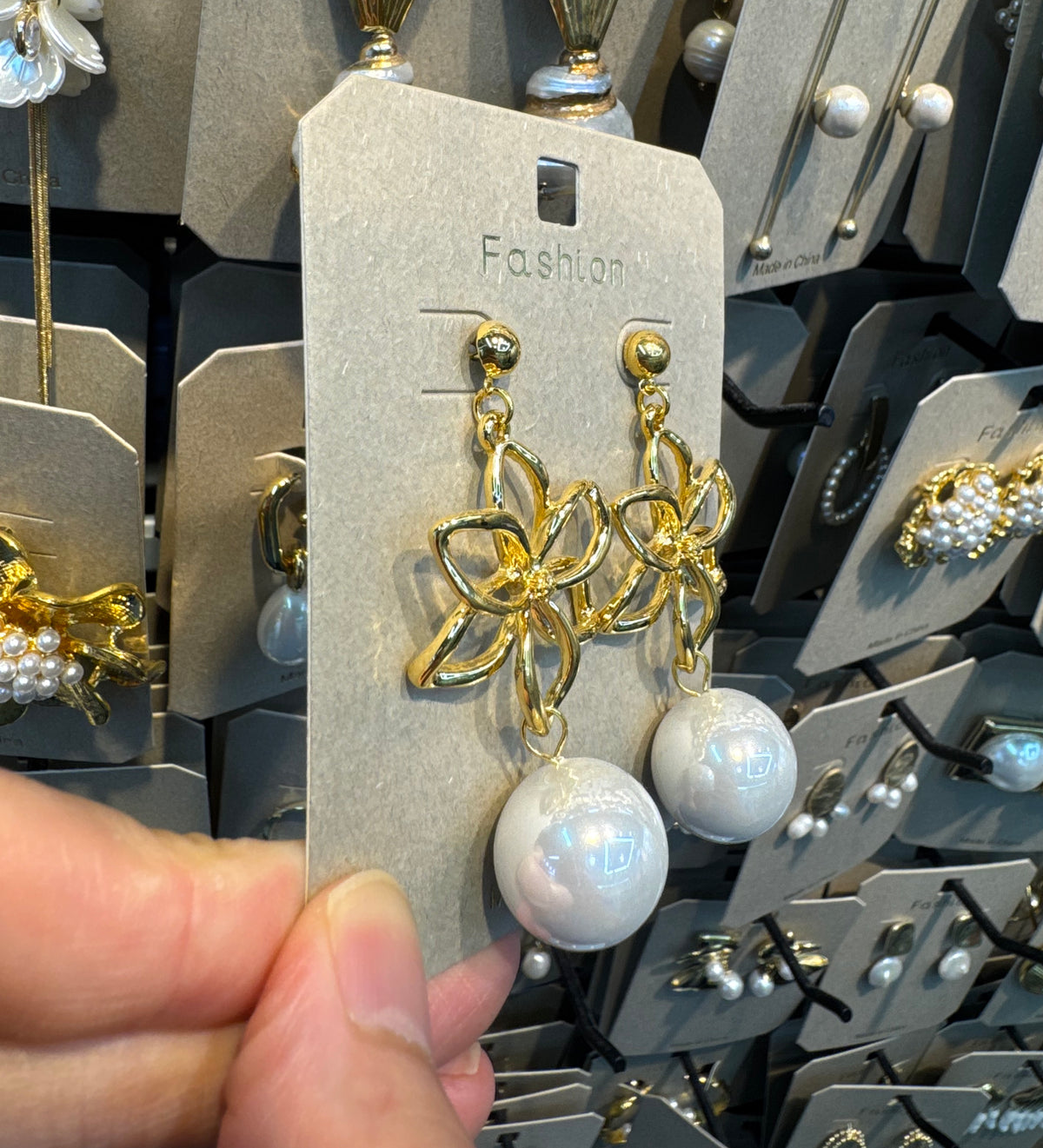 Open Flower Pearl Ball Earrings - W3-0420