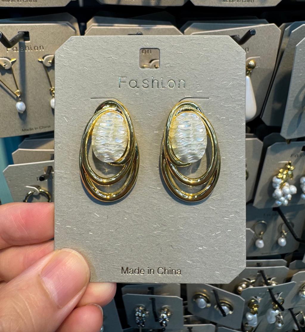 Layered Oval Pearl Stud Earrings - W3-0429