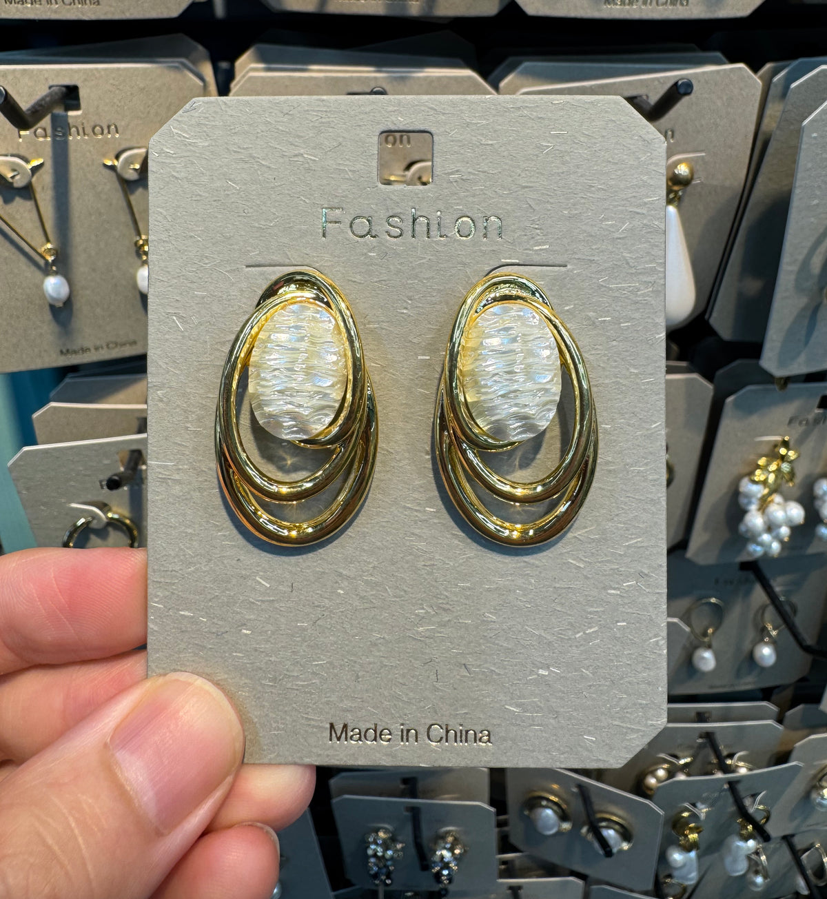 Layered Oval Pearl Stud Earrings - W3-0429