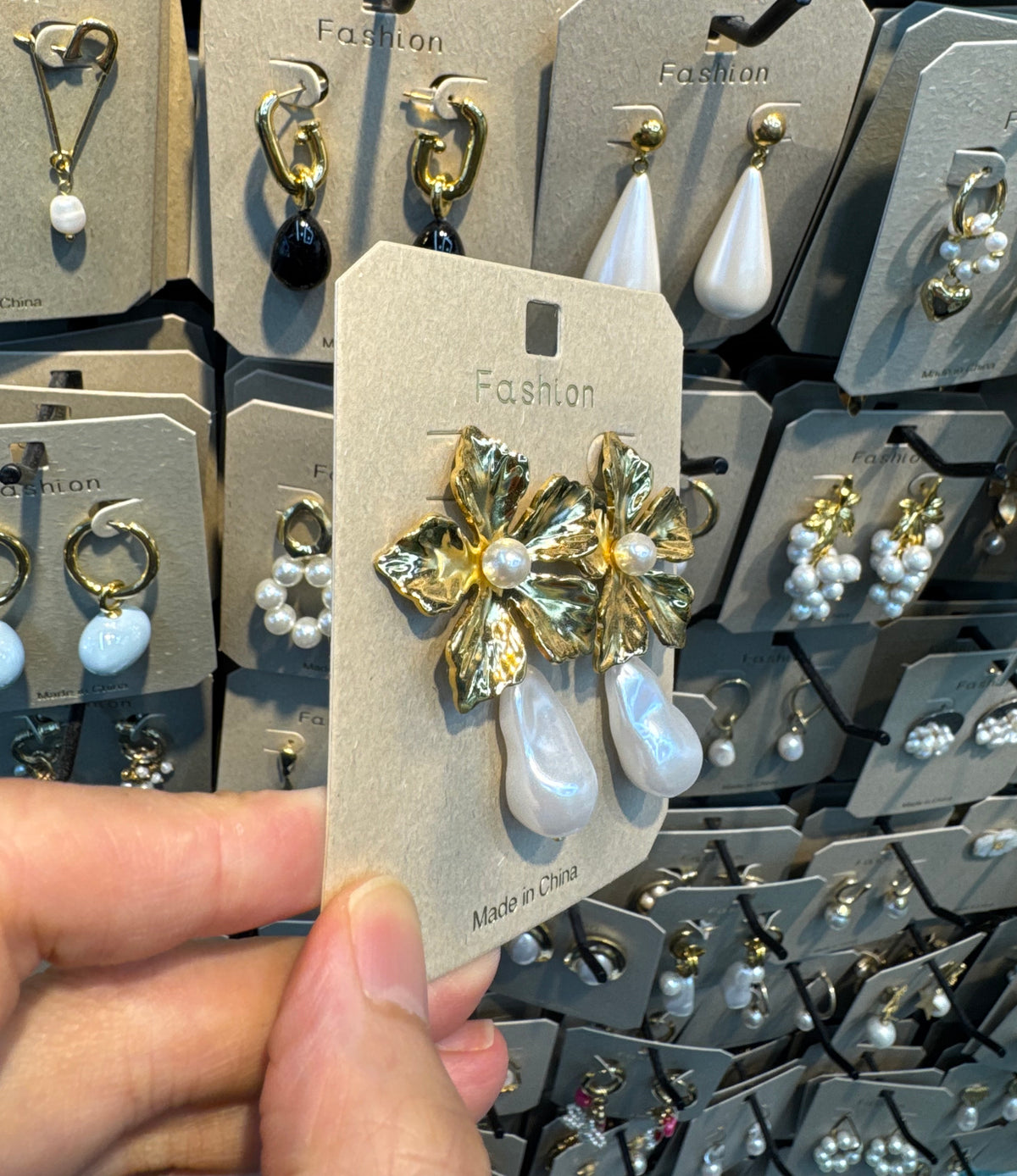Flower Teardrop Pearl Earrings - W3-0431