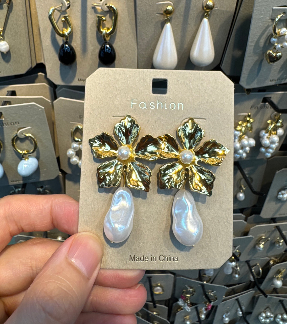 Flower Teardrop Pearl Earrings - W3-0431