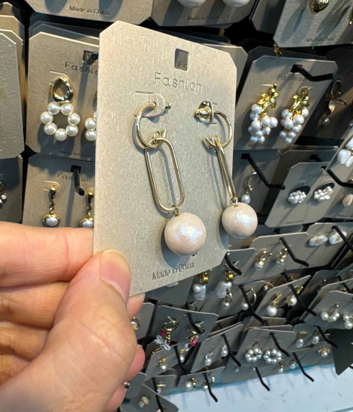 Elongated Link Pearl Hoop Earrings - W3-0432