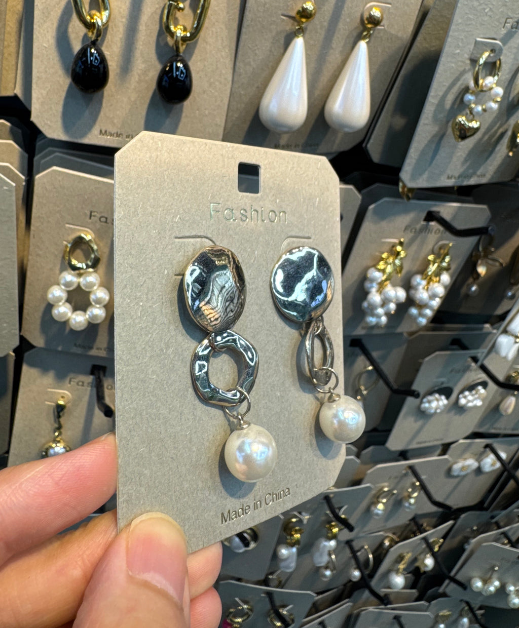 Textured Disc Link Pearl Earrings - W3-0436
