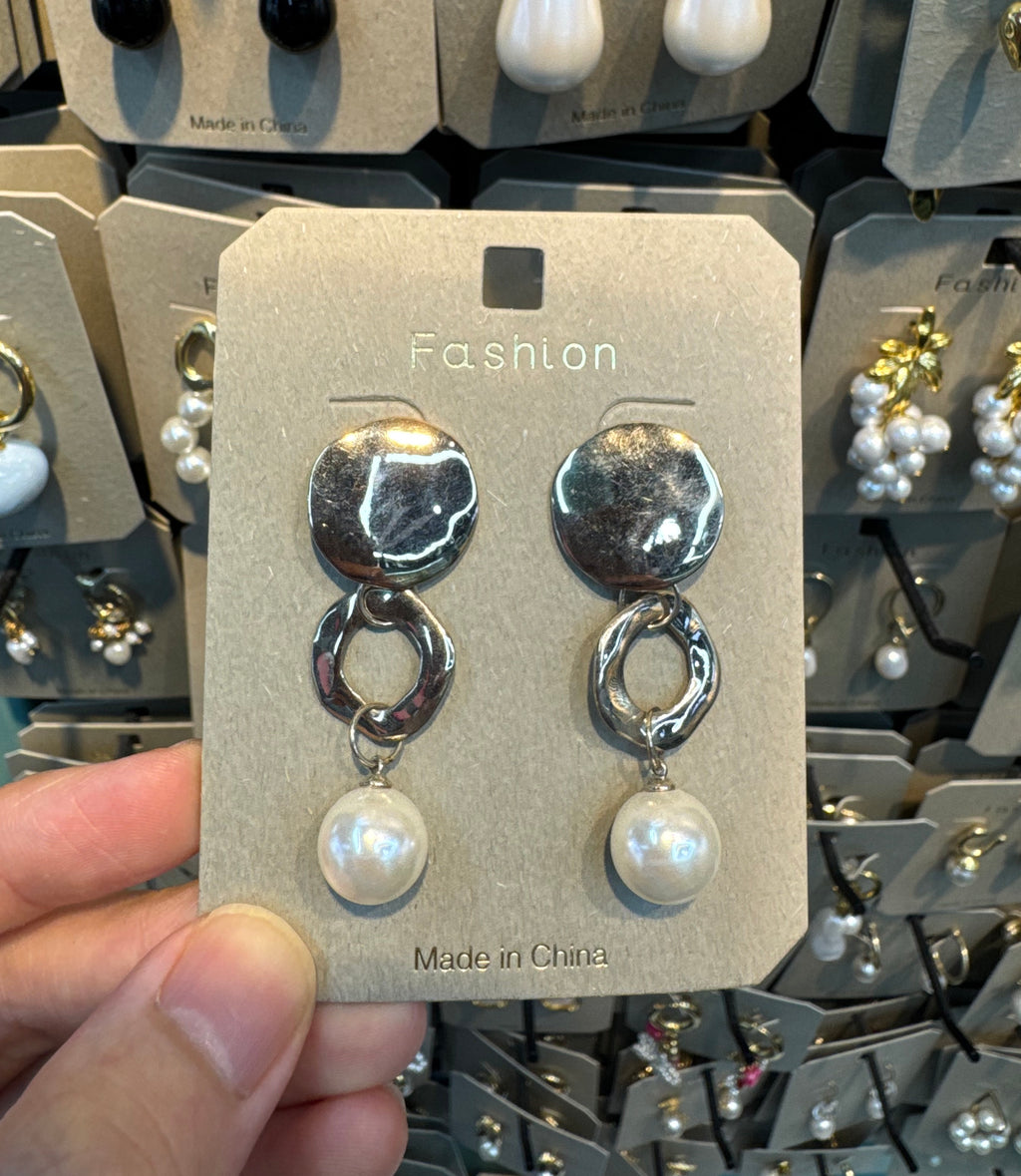 Textured Disc Link Pearl Earrings - W3-0436