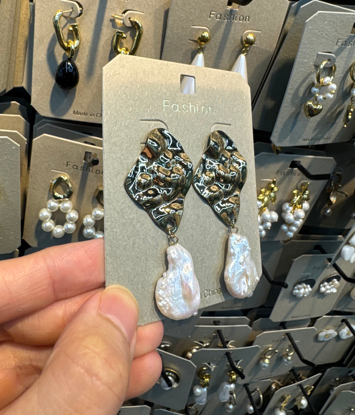 Textured Leaf Baroque Pearl Earrings - W3-0437