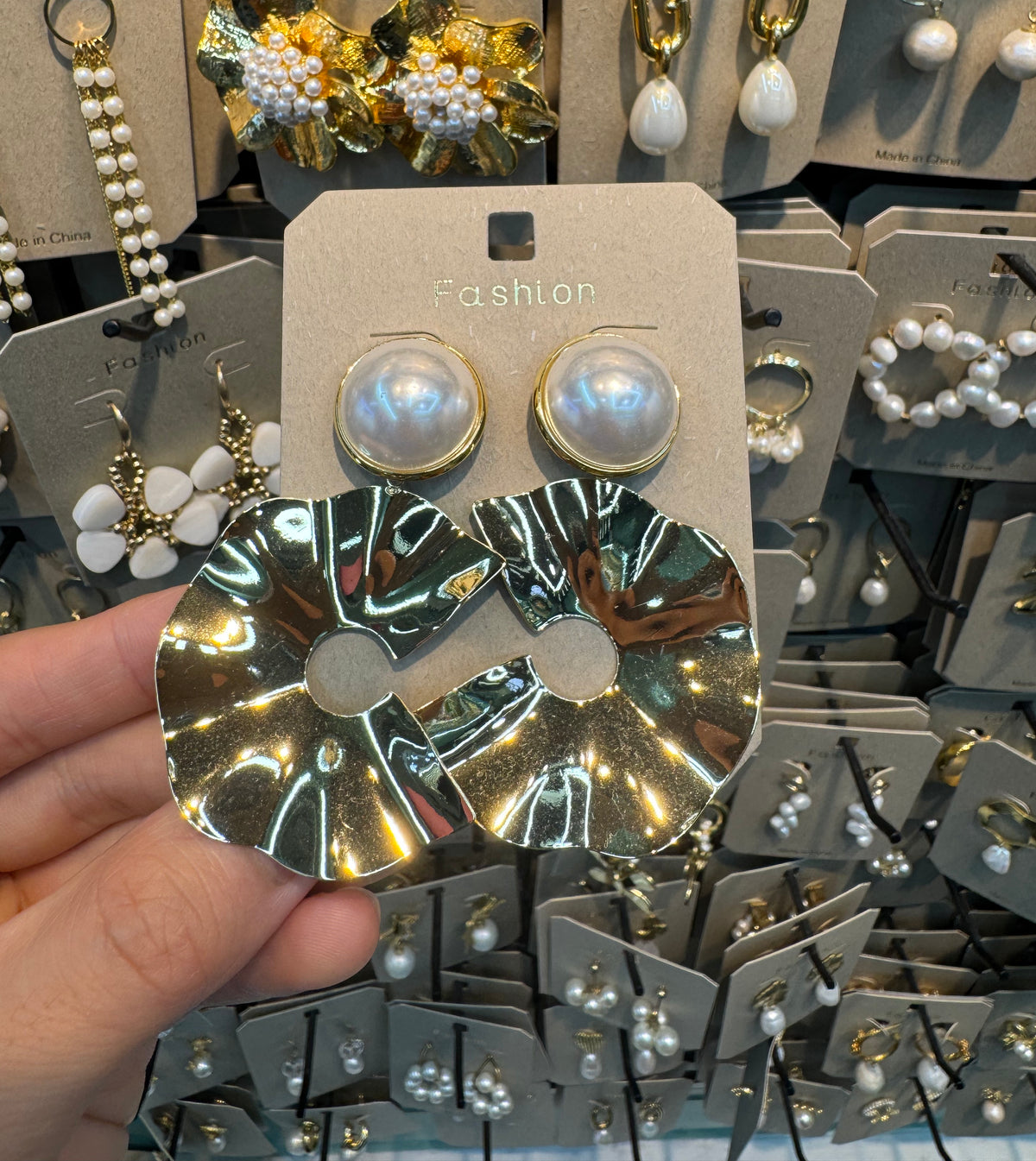 Ruffled Circle Pearl Stud Earrings - W3-0445