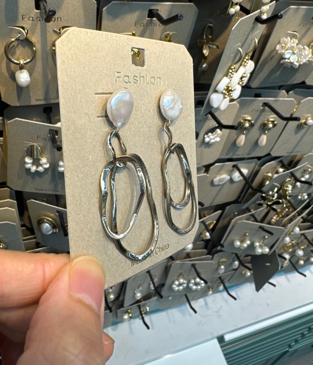 Overlapping Oval Pearl Earrings - W3-0450