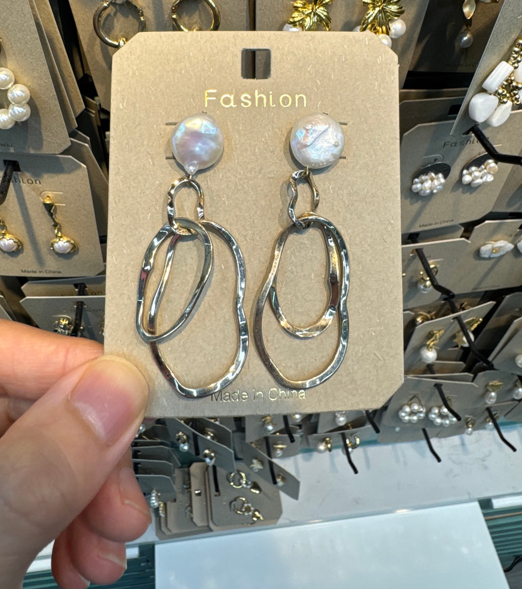 Overlapping Oval Pearl Earrings - W3-0450