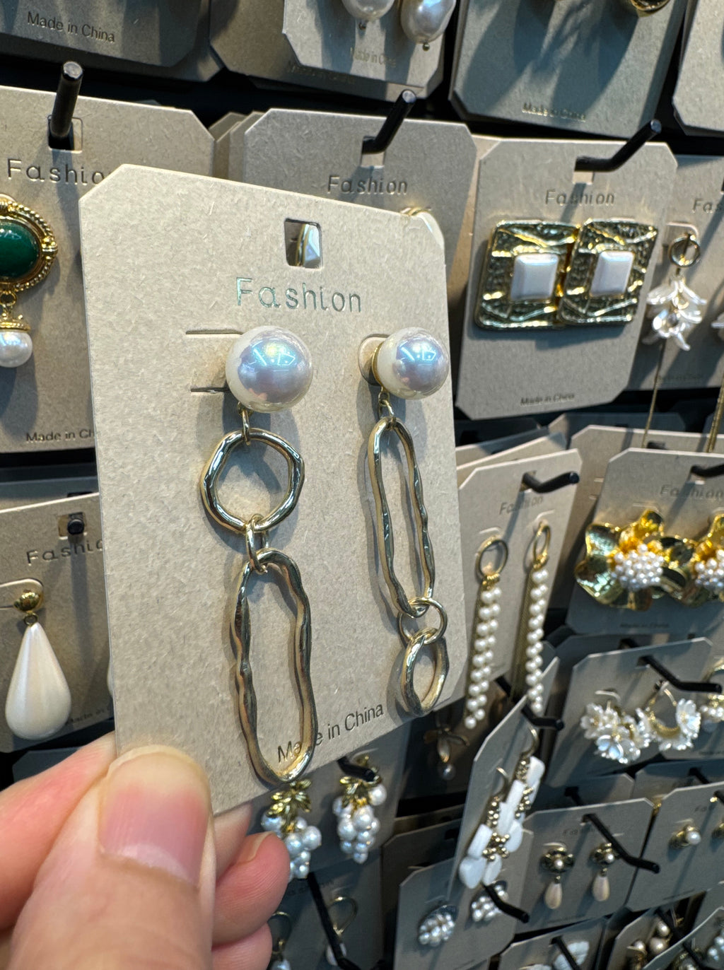 Asymmetric Link Pearl Stud Earrings - W3-0453
