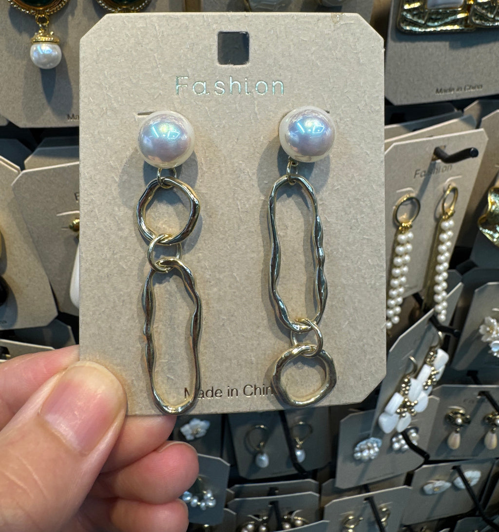 Asymmetric Link Pearl Stud Earrings - W3-0453