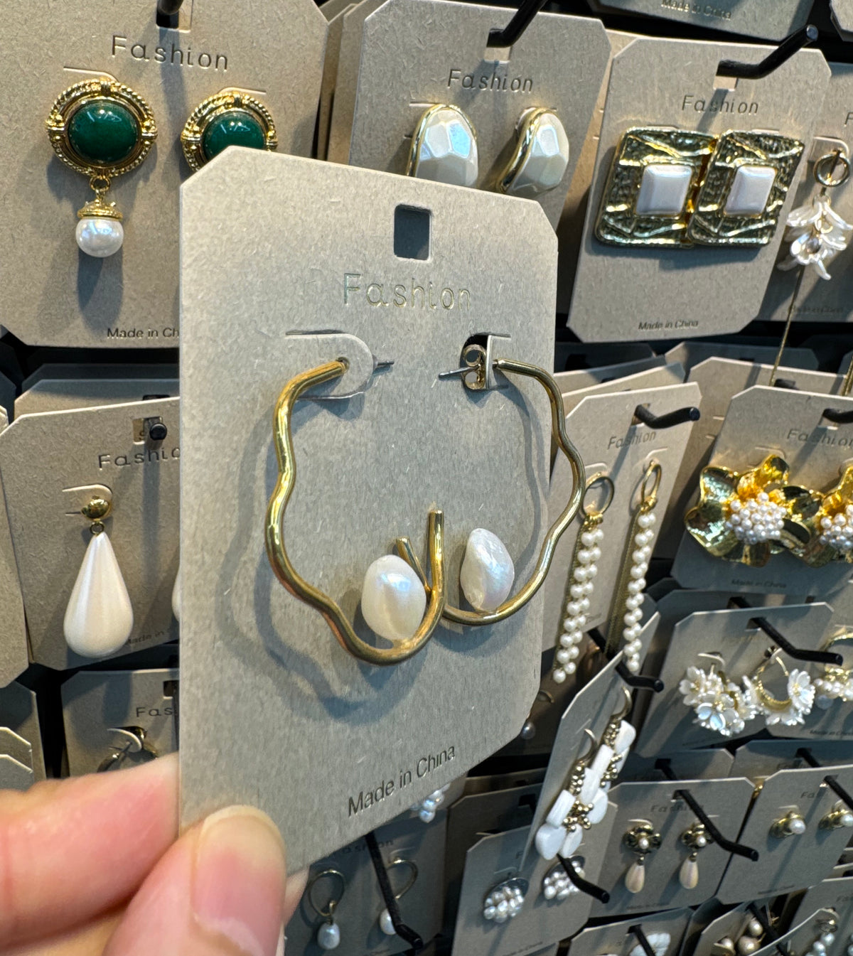 Wavy Open Hoop Pearl Earrings - W3-0454