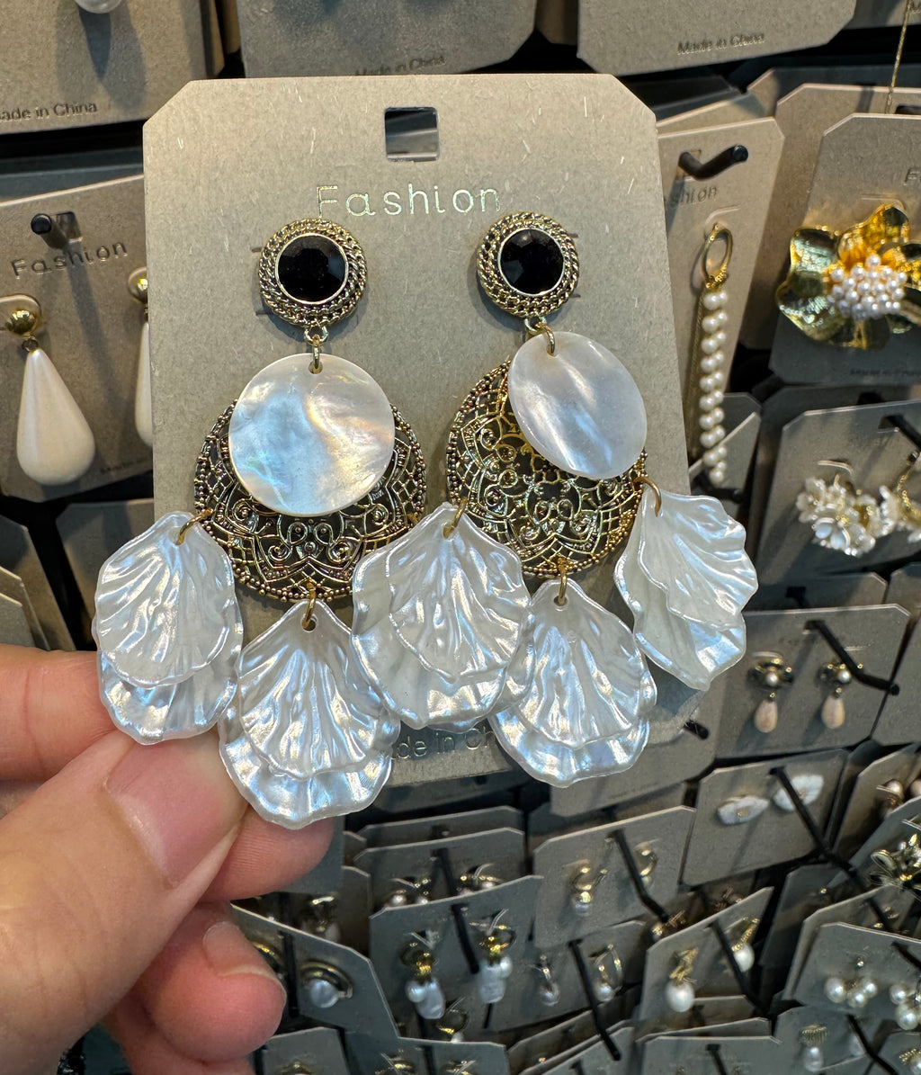 Black Stud Shell Fringe Earrings - W3-0459