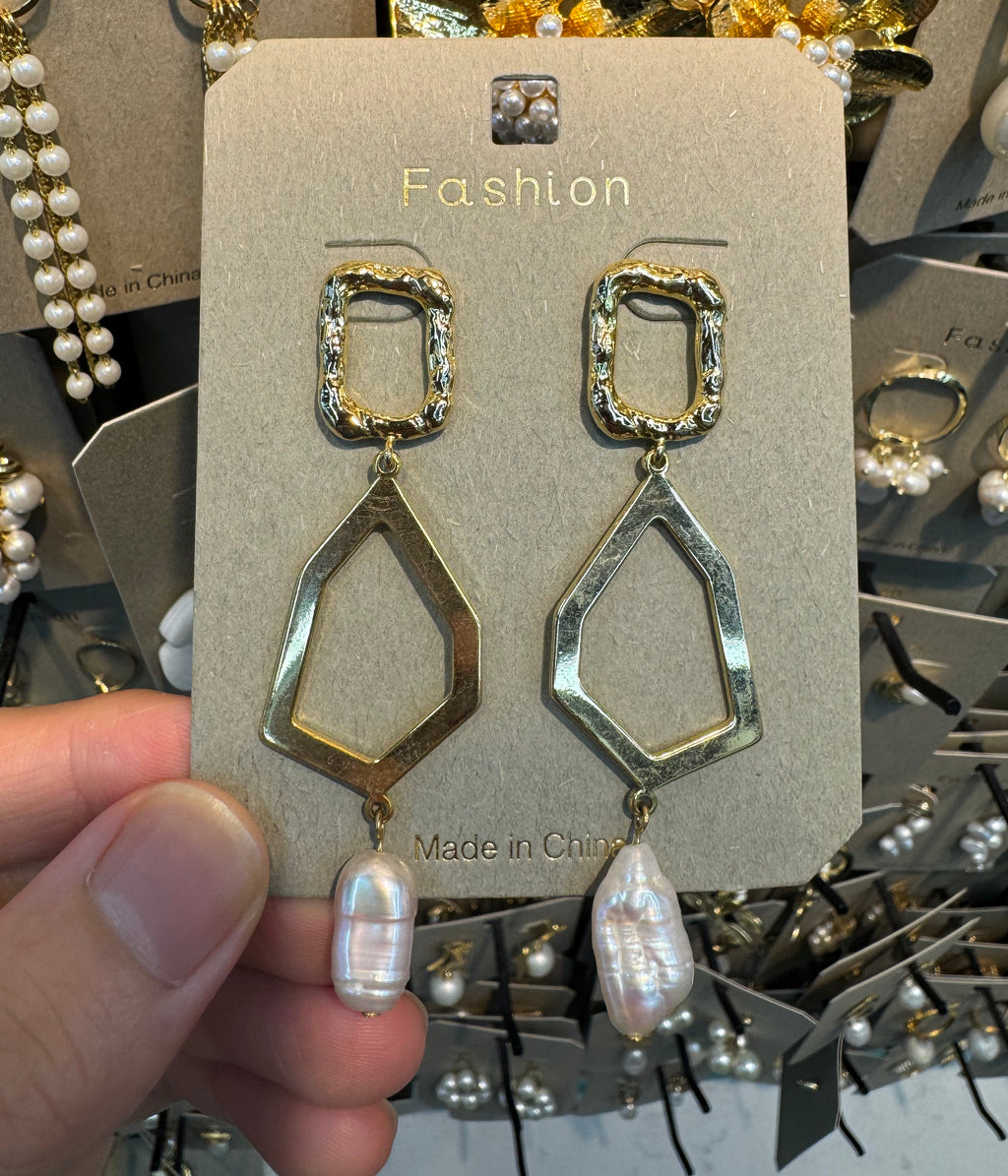 Geometric Frame Pearl Earrings - W3-0481