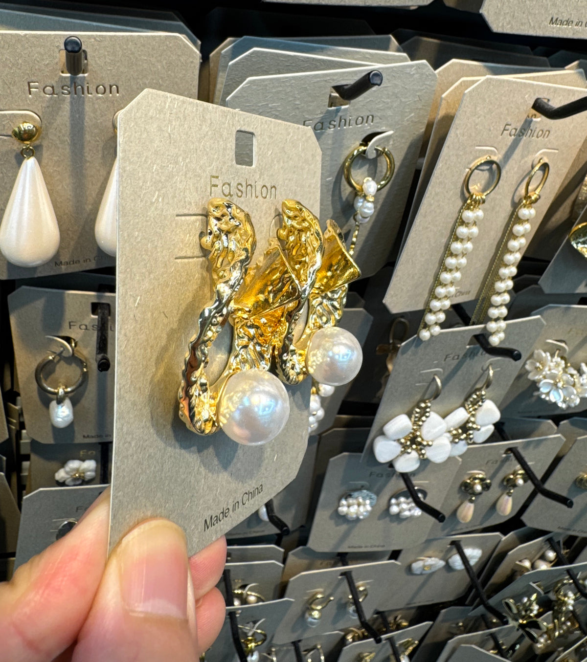 Ornate Circle Pearl Drop Earrings - W3-0495