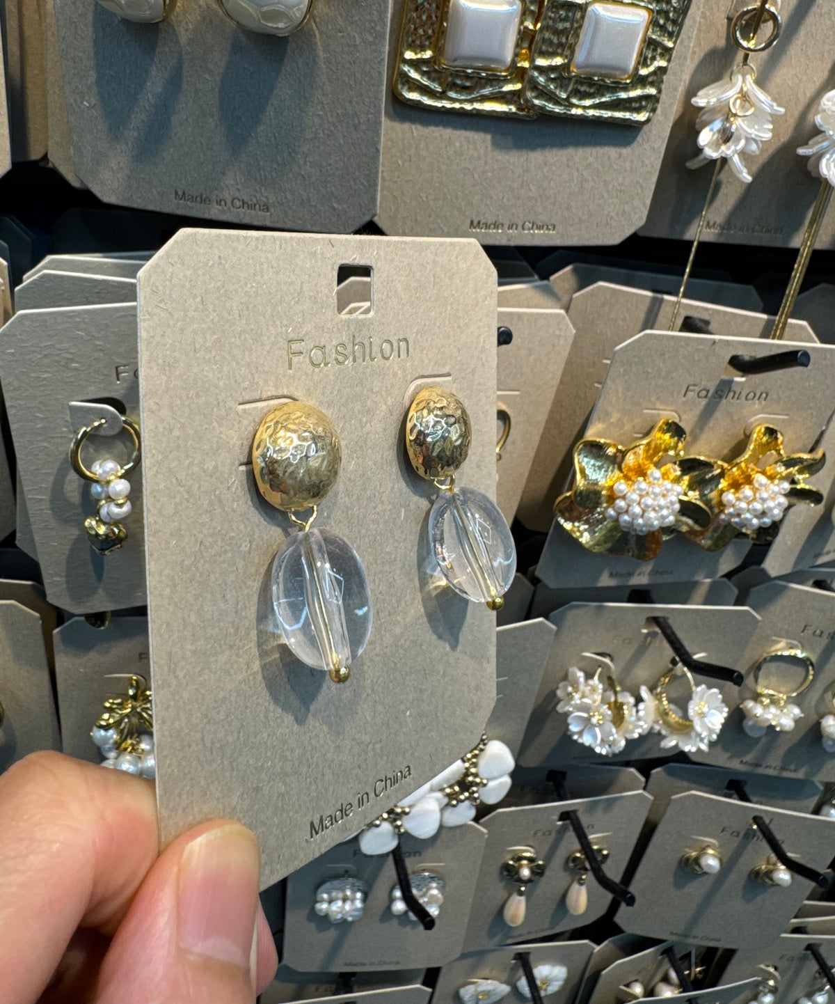Round Stud Oval Shell Earrings - W3-0499