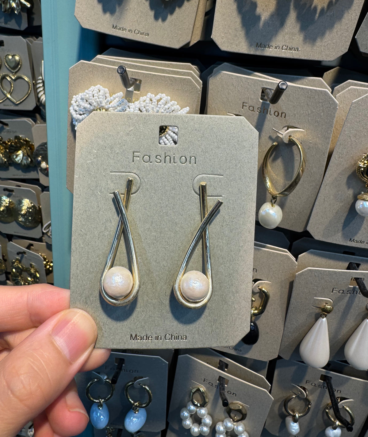 Crossed Wire Pearl Drop Earrings - W3-0526