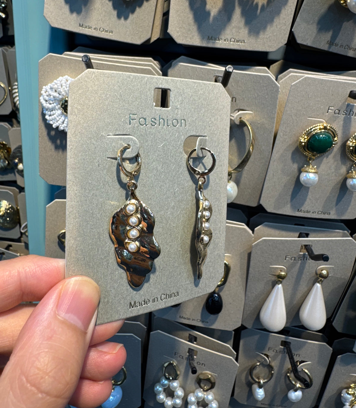 Textured Chain Pearl Drop Earrings - W3-0534