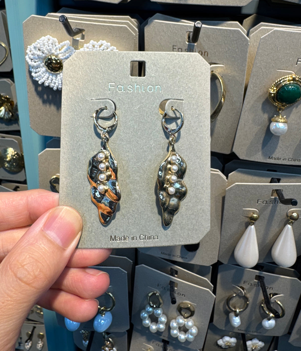 Textured Chain Pearl Drop Earrings - W3-0534