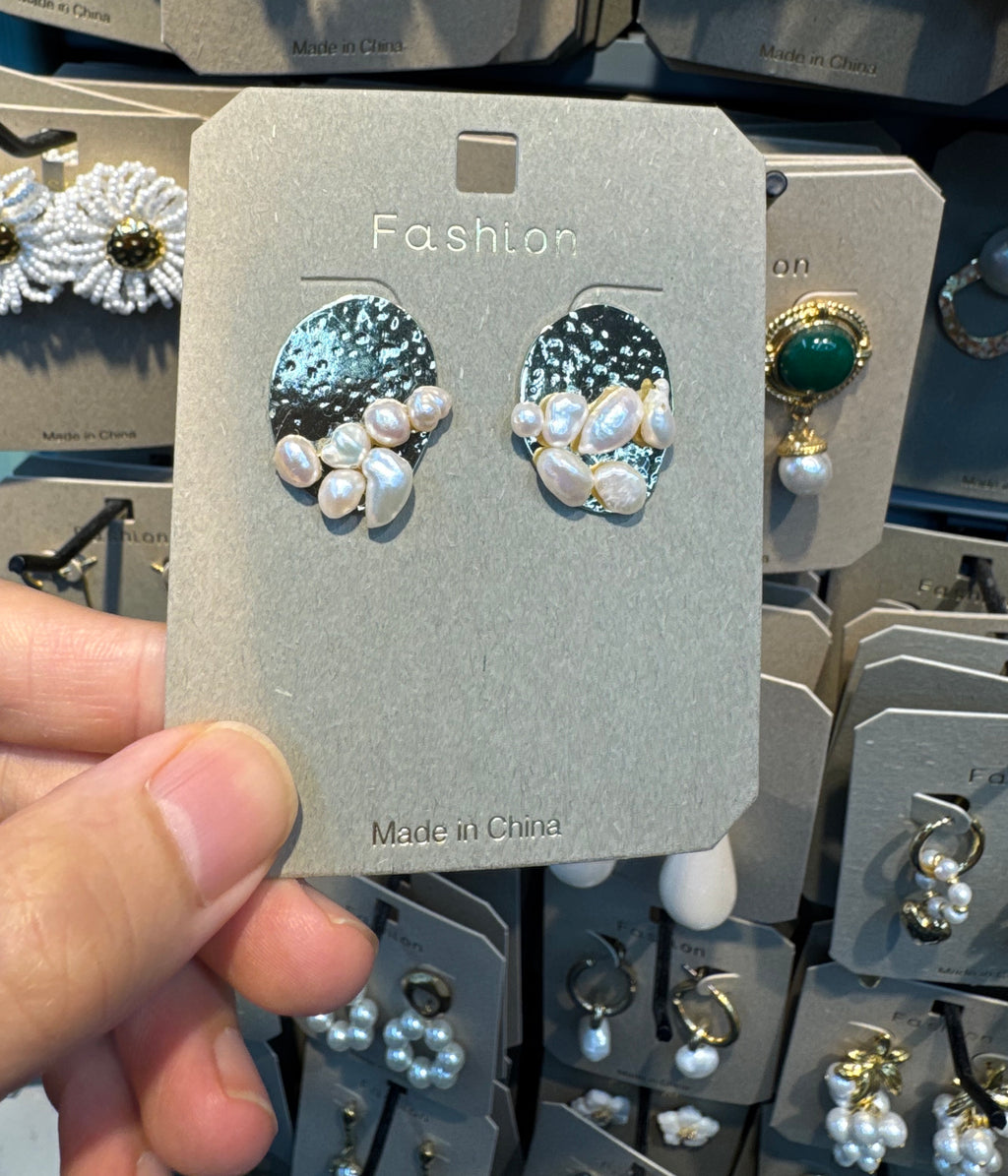 Hammered Pearl Cluster Stud Earrings - W3-0551
